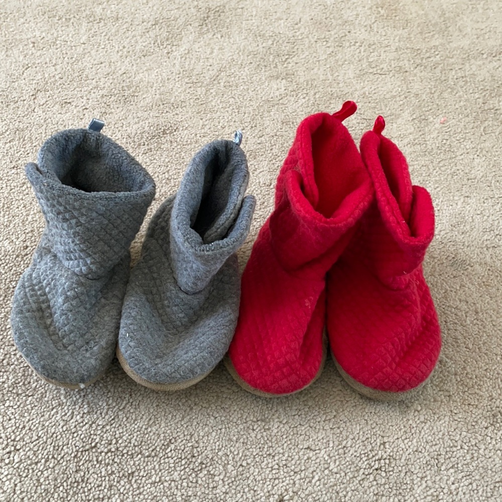 Old Navy slippers size 5/6